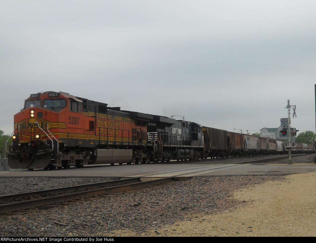 BNSF 5287 East